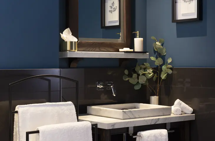 Luxurious hotel bathroom with bath linen