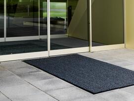 Outdoor scraper mat
