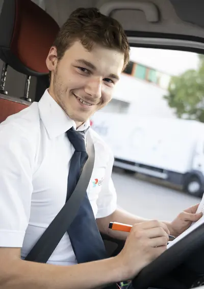 Elis Service Agent in vehicle